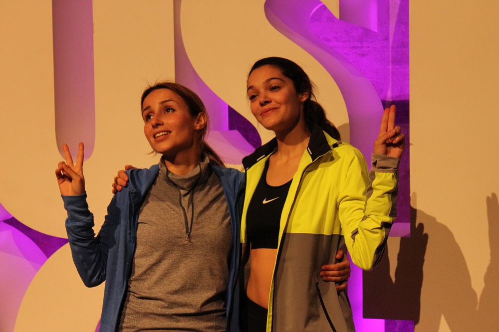 La cantante Zahara y la actriz Ana Rujas después de la sesión de Running